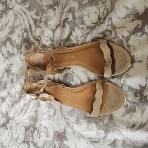 Women's Gold Chinese Laundry Sandals Size 8.5